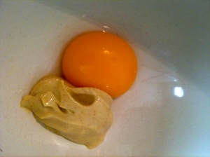 Jaune d'œuf et moutarde © Greta Garbure